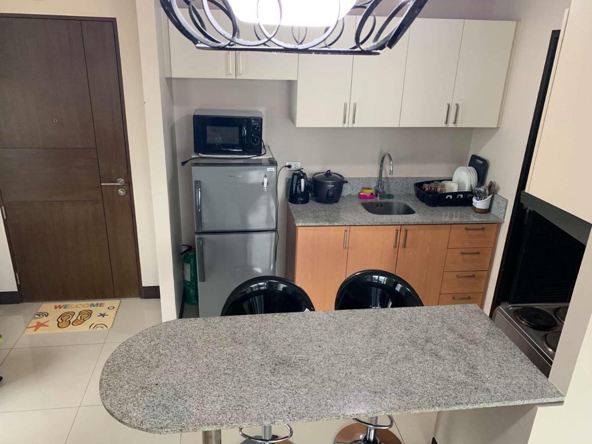 Cubao Manhattanheights Unit 11A Tower B, 2Br Manila Exteriör bild
